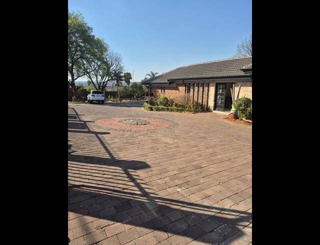 BUSINESS PROPERTY TO RENT IN ELDORAIGNE